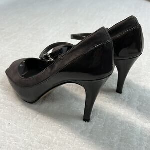 UNISA gray peep toe ankle strap suede vinyl platform heels size 7.5 m